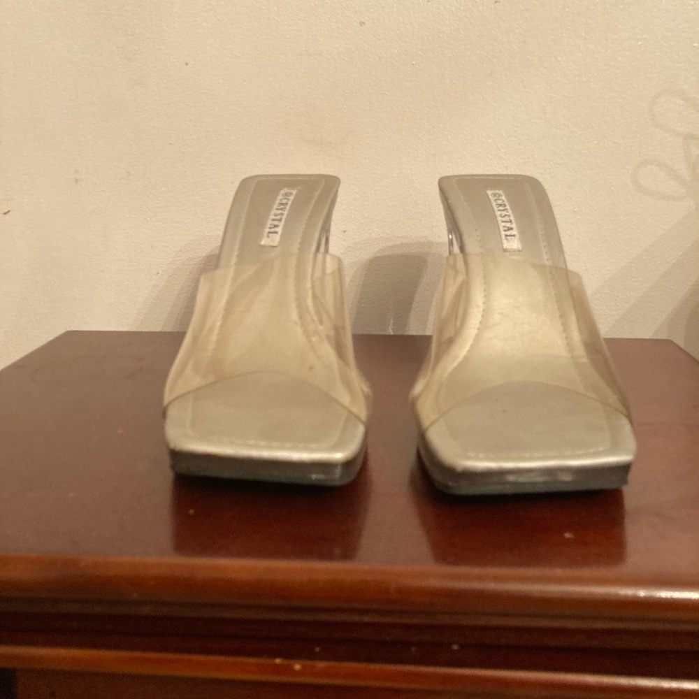 So throw high heel sandal